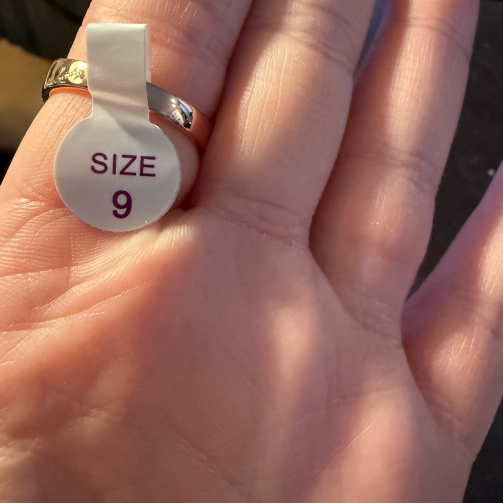 Bomb Party Size 9 Ring - Picture 2 of 3